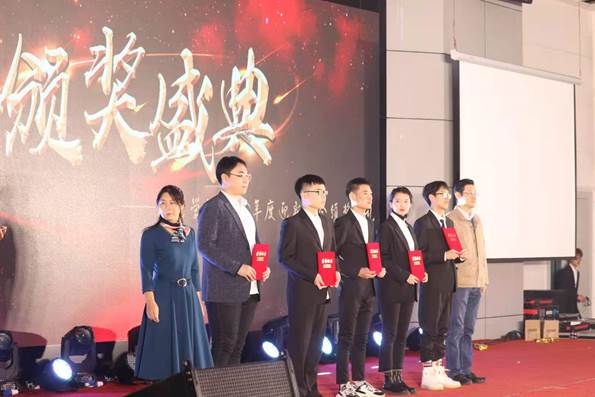 说明: C:\Users\Administrator\Desktop\测通学院成功举办2020级新生迎新晚会暨“音梦起航,为你唱响”主题音乐盛典\12.2020年度先进个人颁奖.jpg