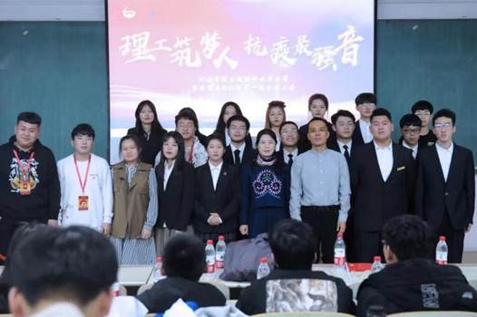 说明: 图片12 出席嘉宾与获奖选手合影留念