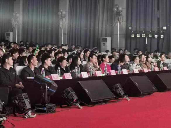 说明: C:\Users\Administrator\Desktop\测通学院成功举办2020级新生迎新晚会暨“音梦起航,为你唱响”主题音乐盛典\2出席嘉宾.jpg