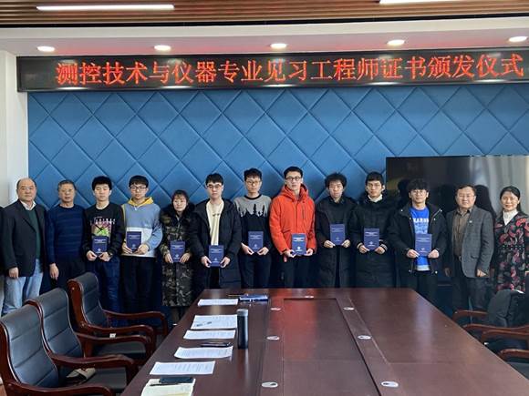 说明: 2a9e98db96ededebf983044c44683b6