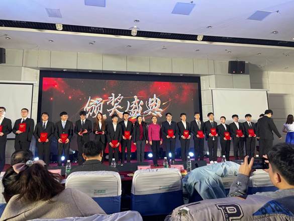 说明: C:\Users\Administrator\Desktop\测通学院成功举办2020级新生迎新晚会暨“音梦起航,为你唱响”主题音乐盛典\11优秀抗“疫”志愿者颁奖.jpg